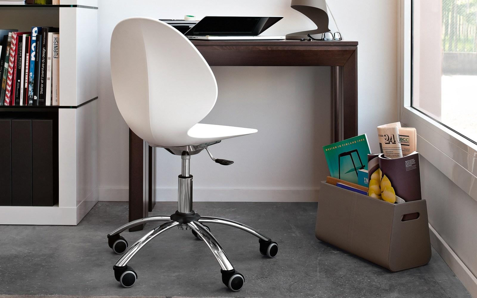 Office chair with 5-Spoke base with castors | Basil by Calligaris