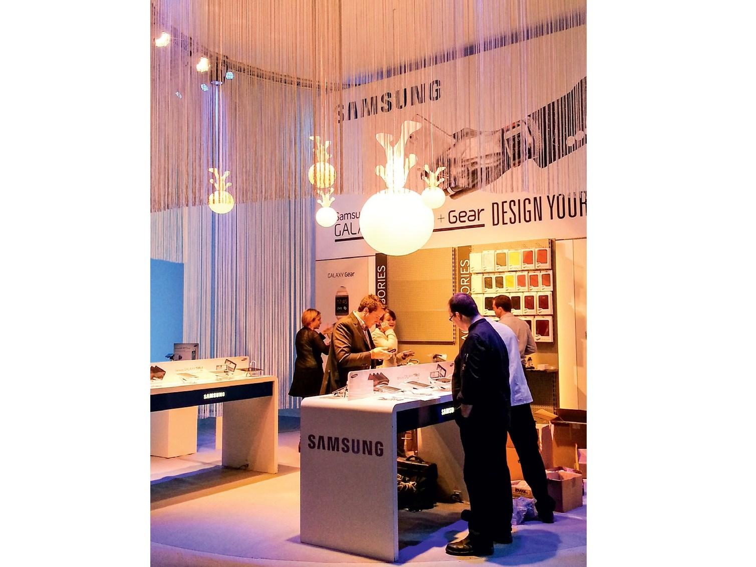 RGB polyethylene pendant lamp | Spacewalker by Dark