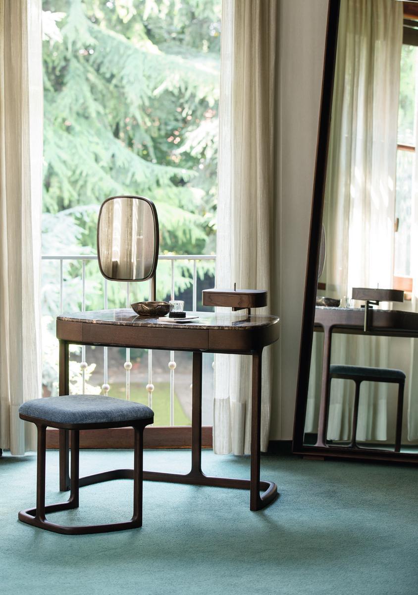 Ash dressing table | Maskara by Porada