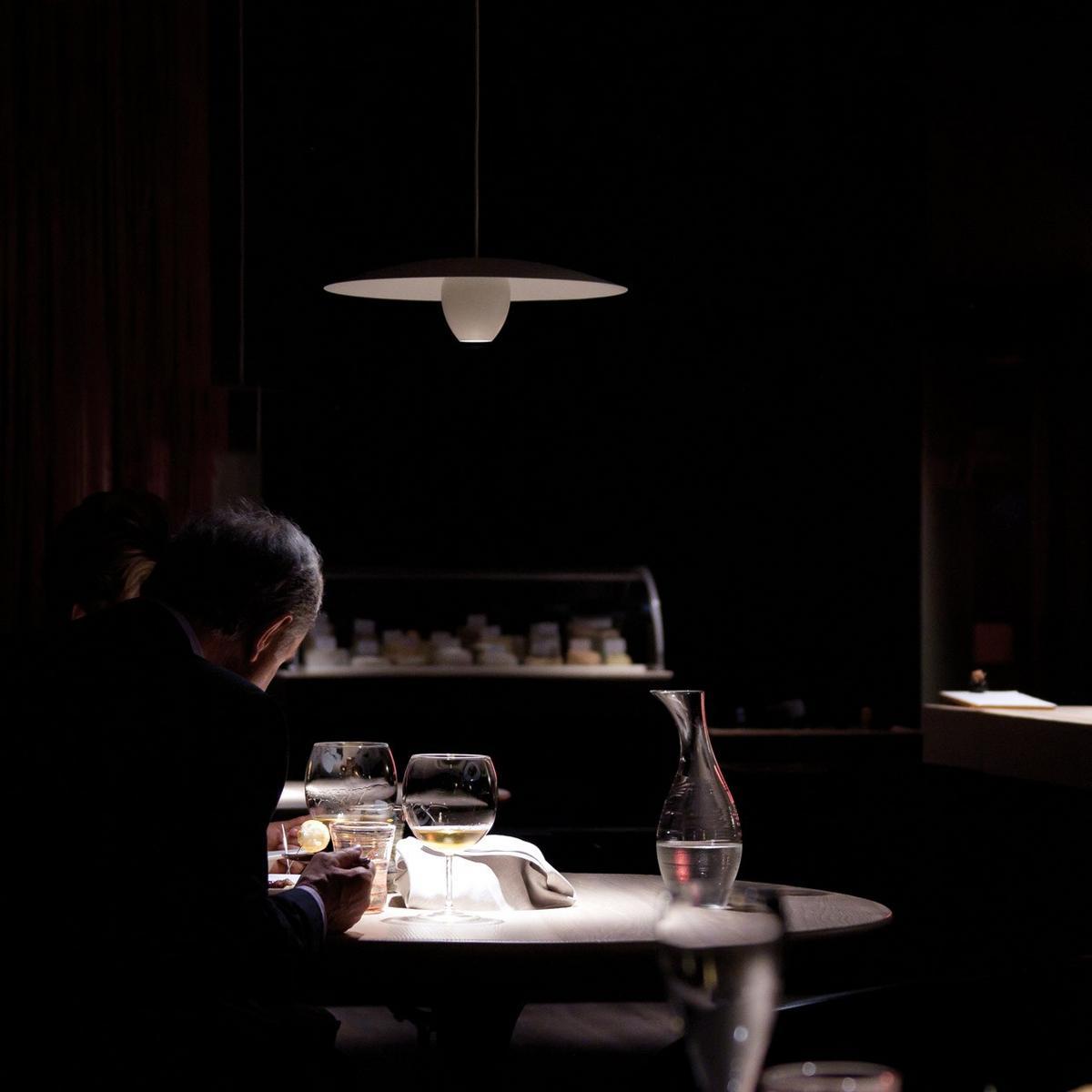 Metal pendant lamp | Ovonelpiatto by Davide Groppi