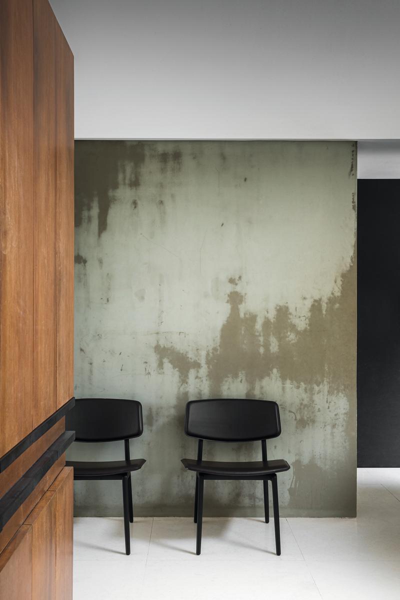 Tanned leather easy chair | Woody by Molteni