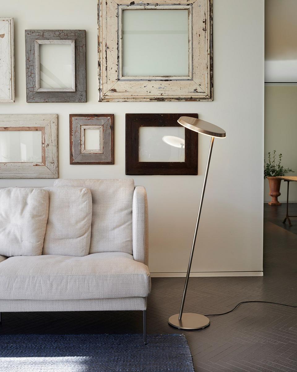 LED metal floor lamp | Amanita by Oluce