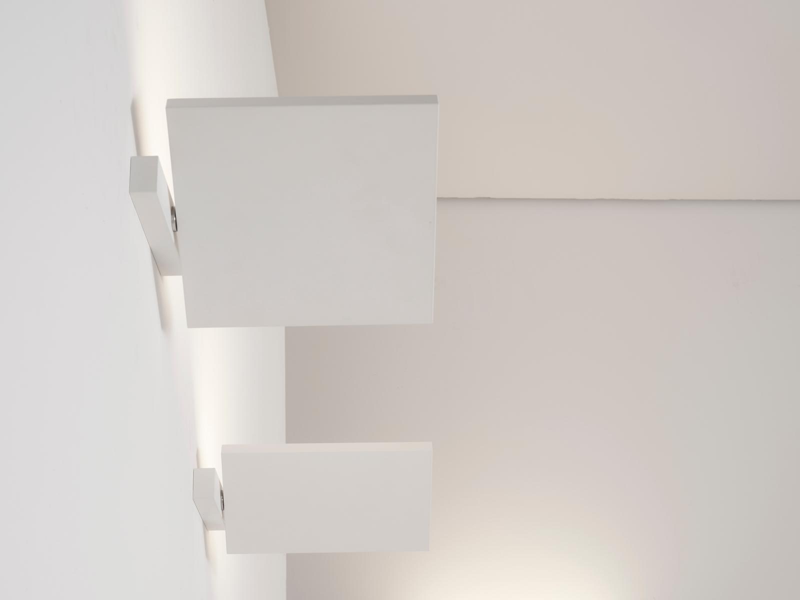 LED adjustable aluminium wall lamp | Fiin by Zava
