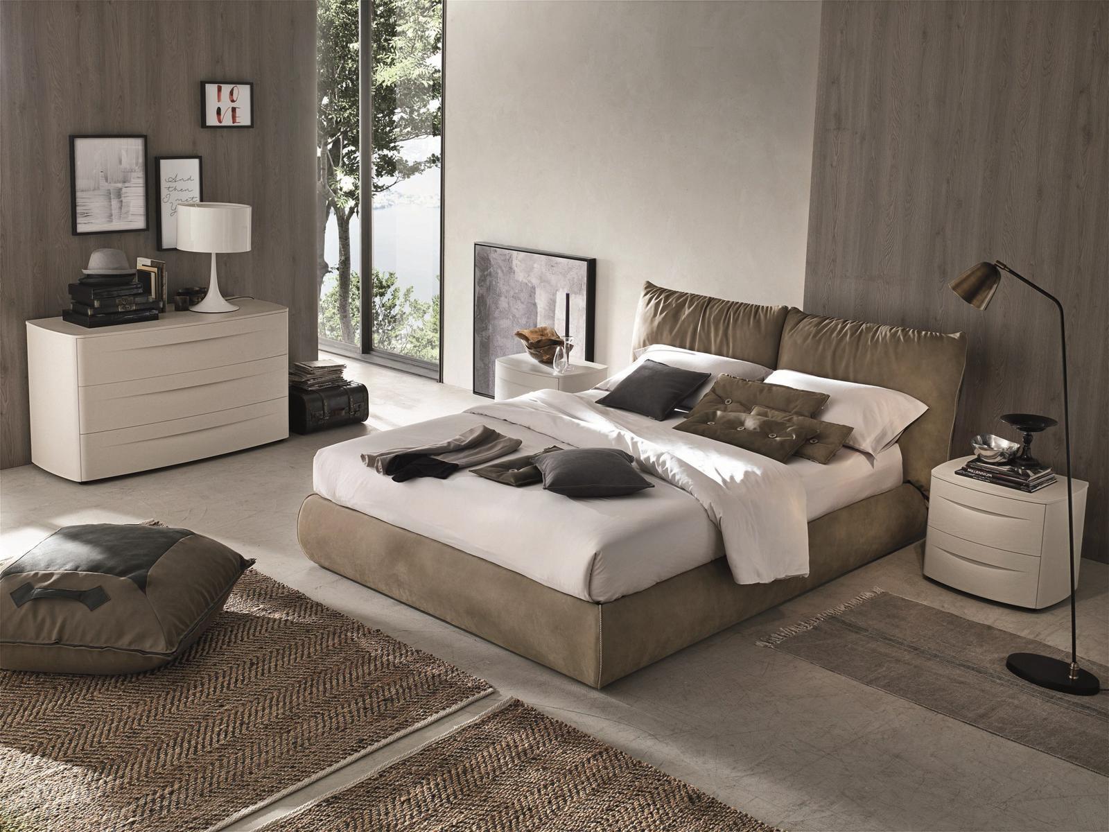 Upholstered leather double bed | Sogno by Tomasella