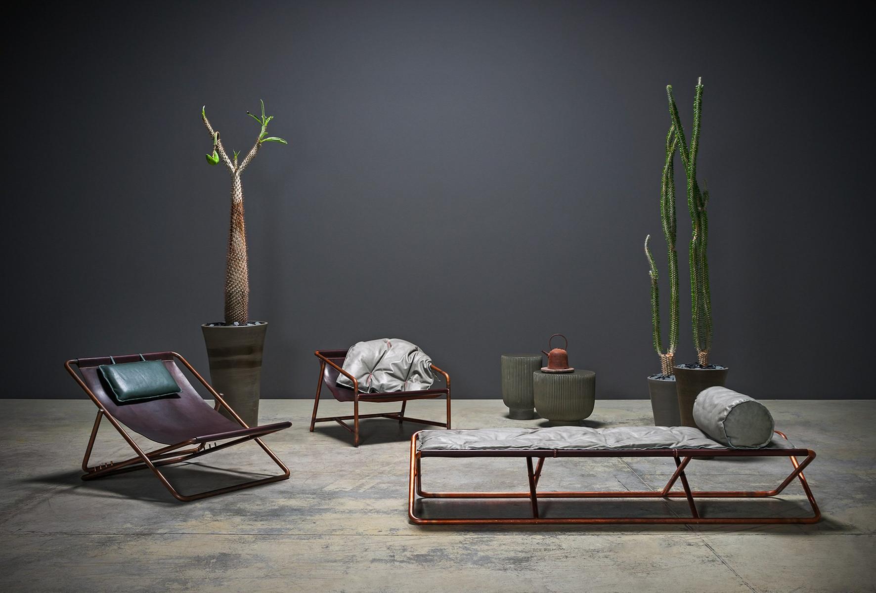 Round cement coffee table | Juno by Baxter