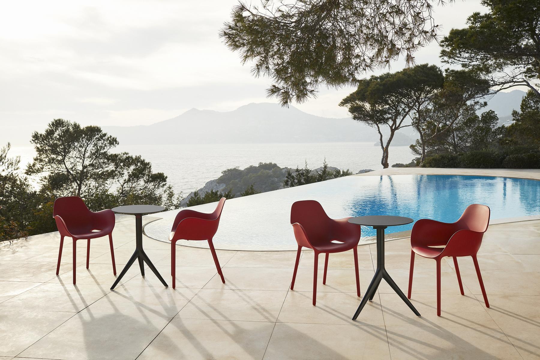 Stackable polypropylene chair with armrests | Sabinas by Vondom