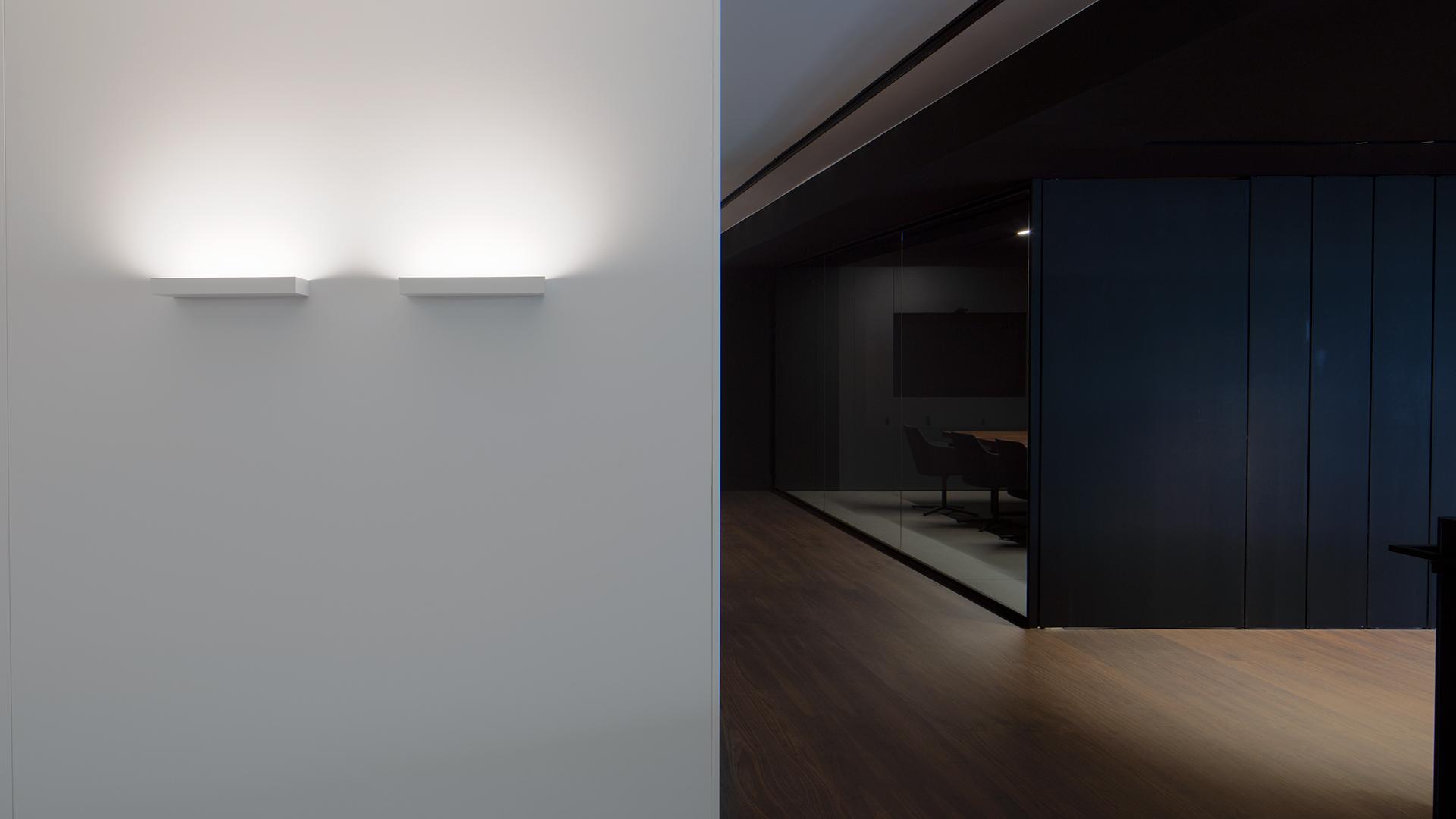 LED indirect light aluminium wall light |  by Arkoslight