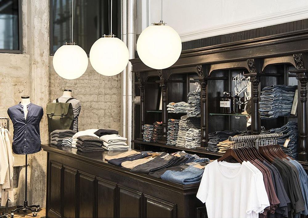 Glass pendant lamp in a contemporary style | Rotoball by SLV