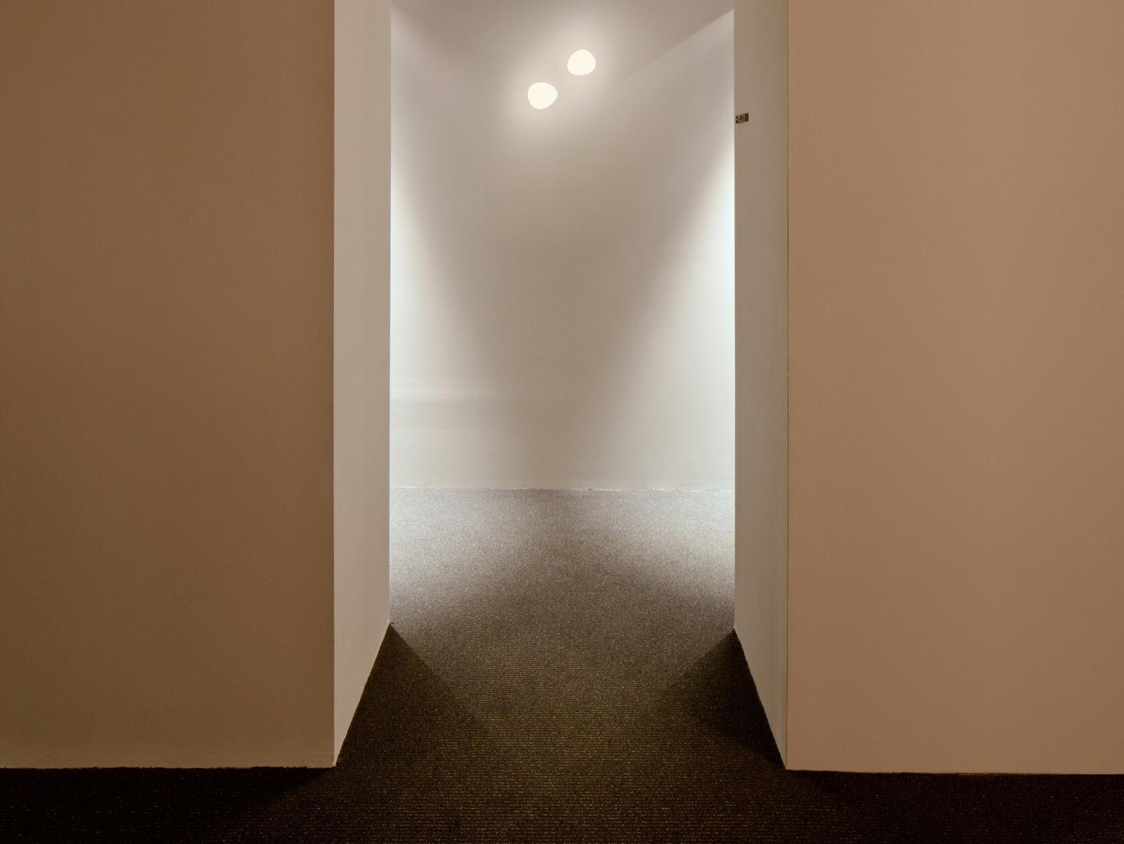 Opal glass wall light | Suite 6050 by Vibia