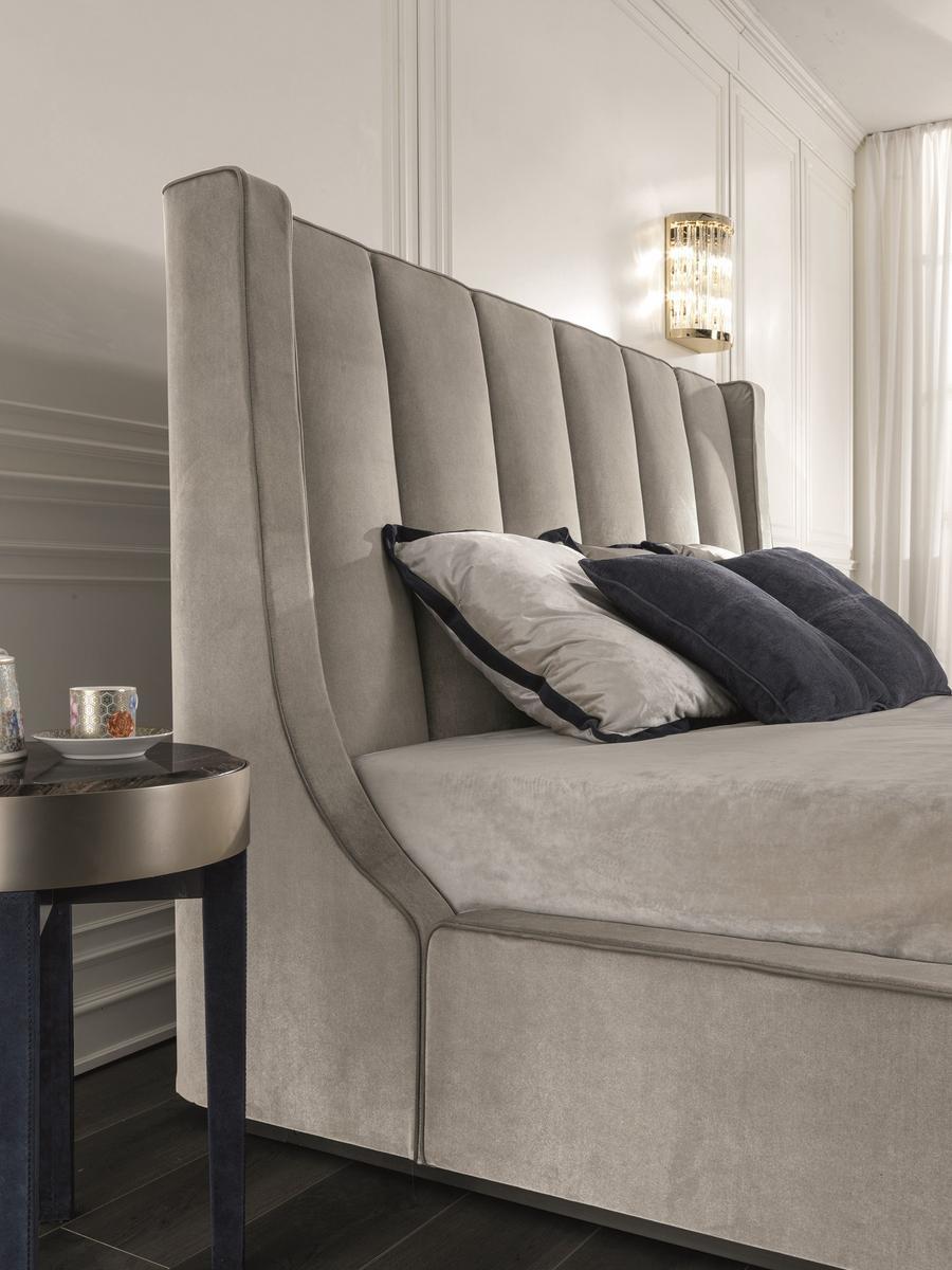 Leather bed with high headboard | Kubrick by Longhi