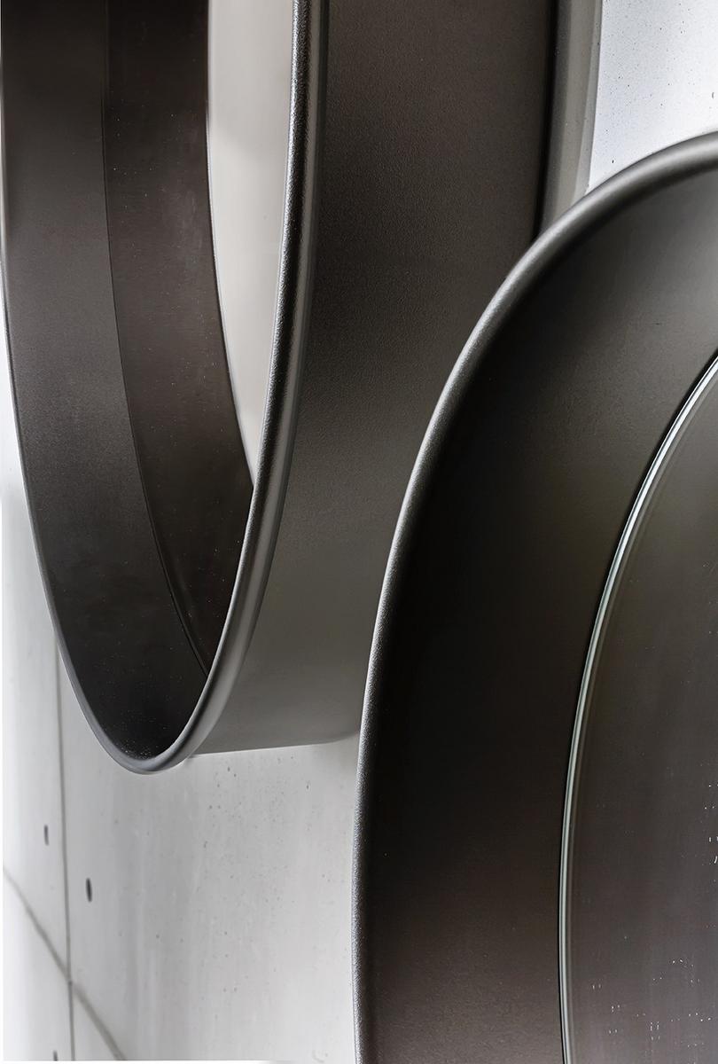 Round wall-mounted framed mirror | Horizon by Sovet