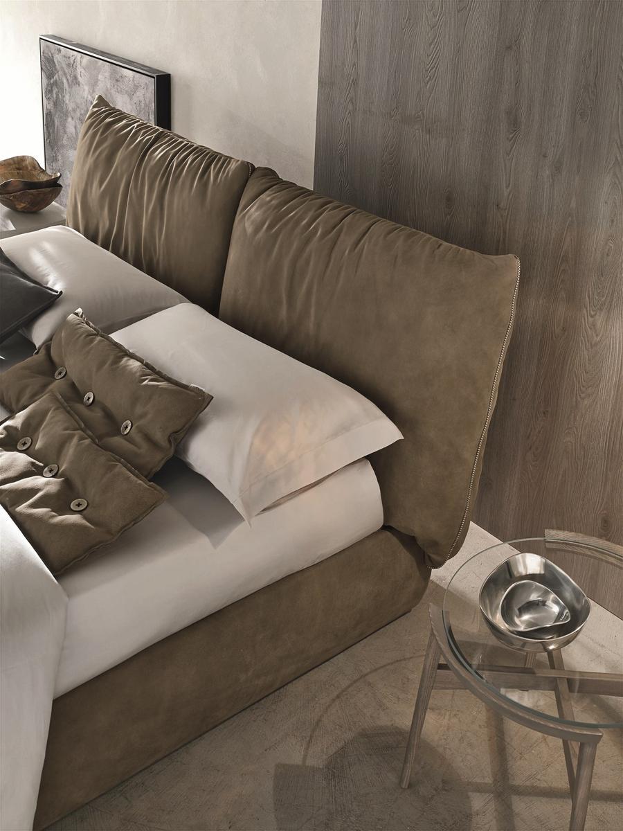 Upholstered leather double bed | Sogno by Tomasella