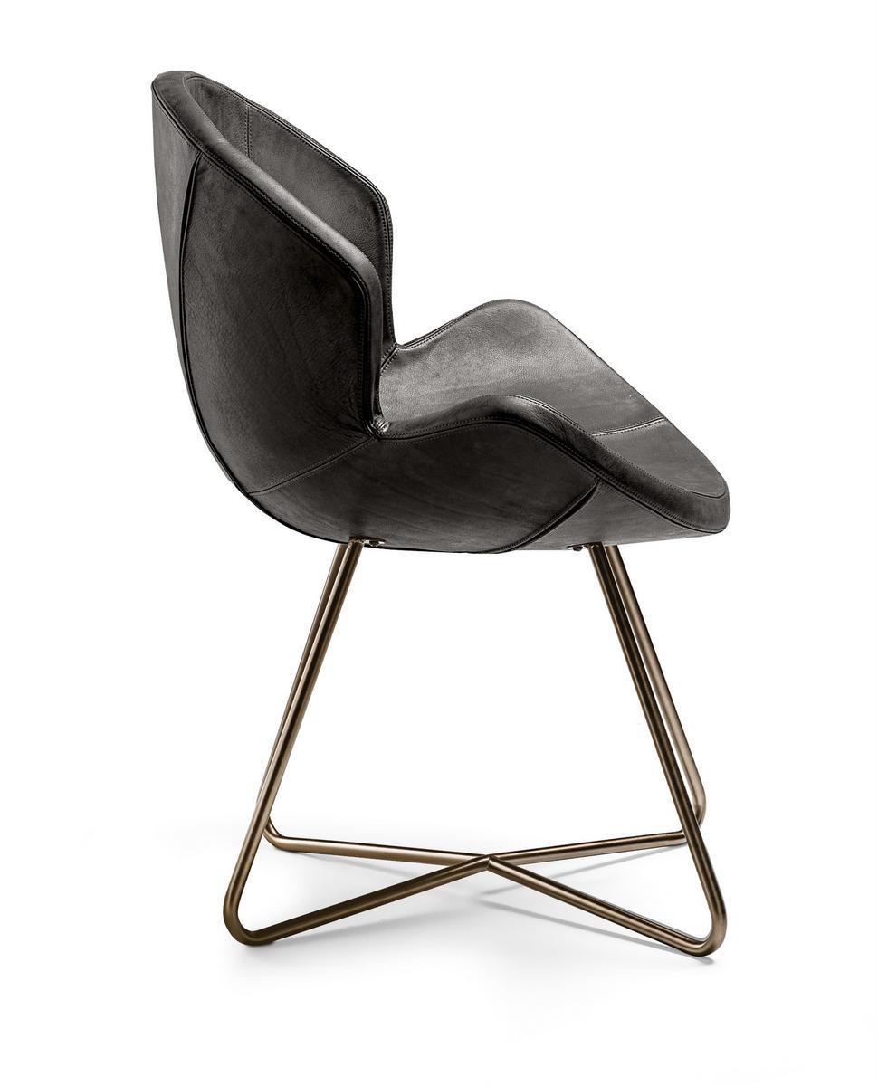 Leather chair with armrests | Victoria by Arketipo