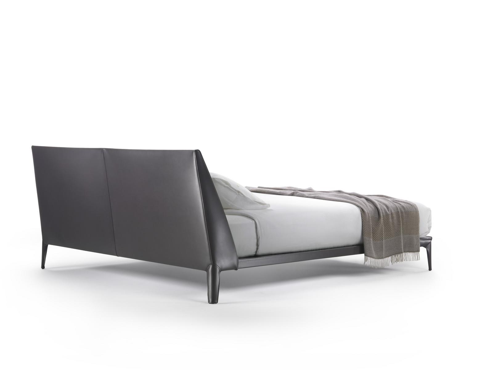 Tanned leather double bed | Isabel by Flexform