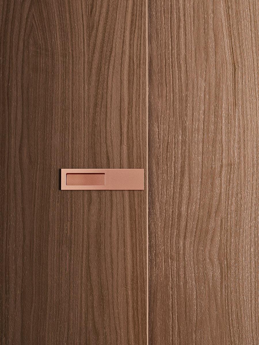 Lacquered wooden wardrobe with sliding doors | Icona by Pianca