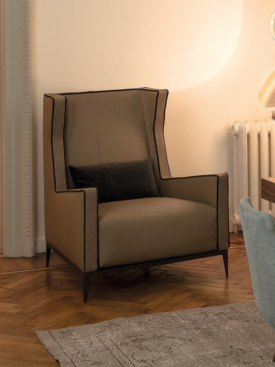Armchair with armrests | Goldfinger by Arketipo