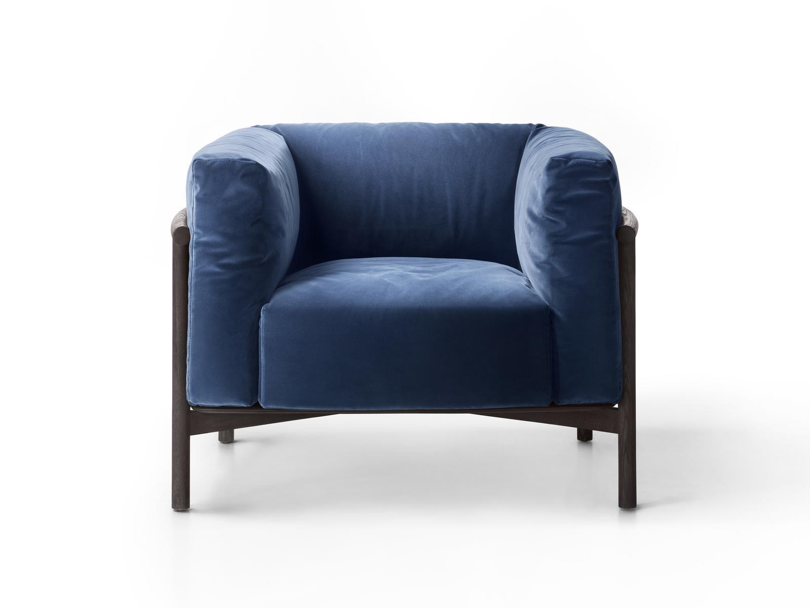 Upholstered leather armchair with armrests | Taiki by Lema