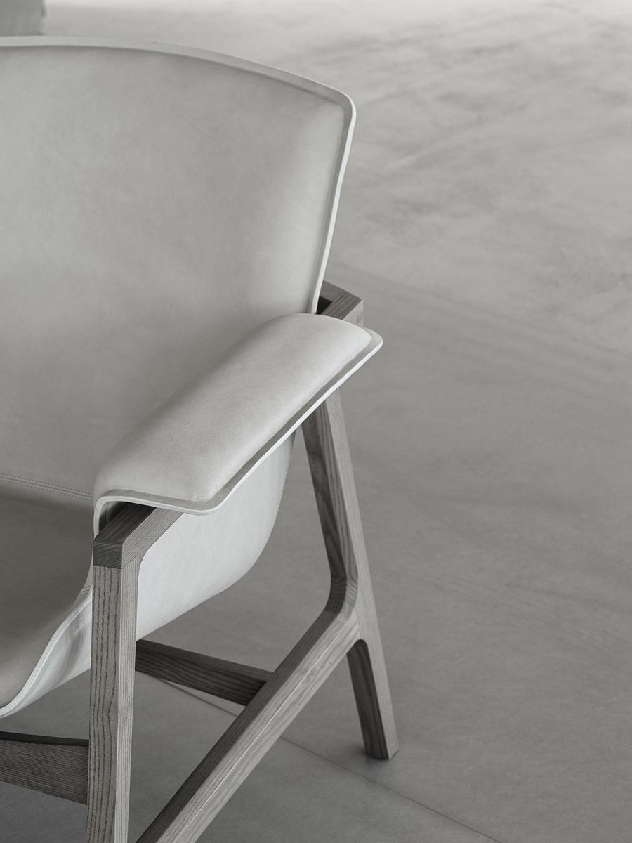 Upholstered easy chair with armrests | Arianna by Frigerio