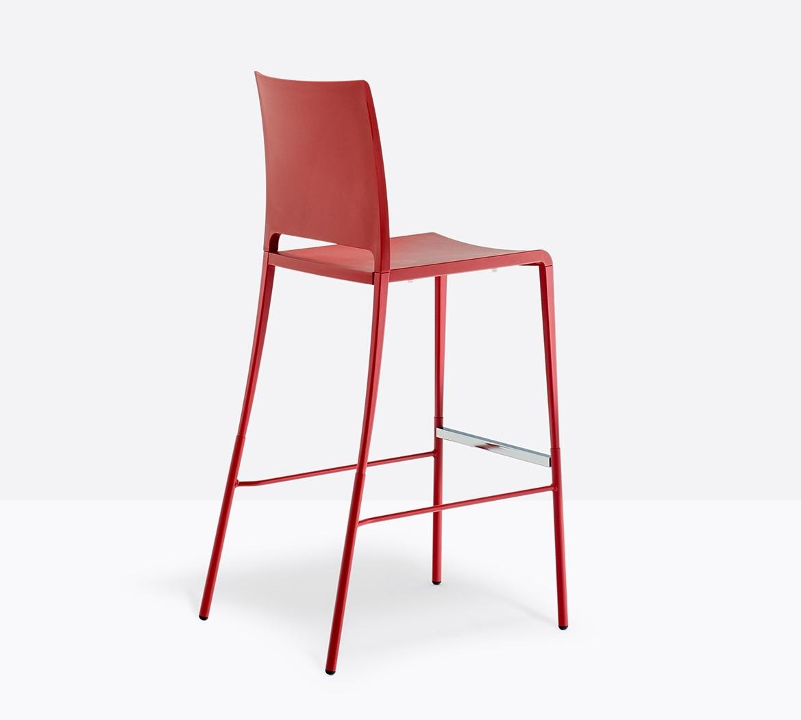High polypropylene stool with footrest | Mya 716 by Pedrali