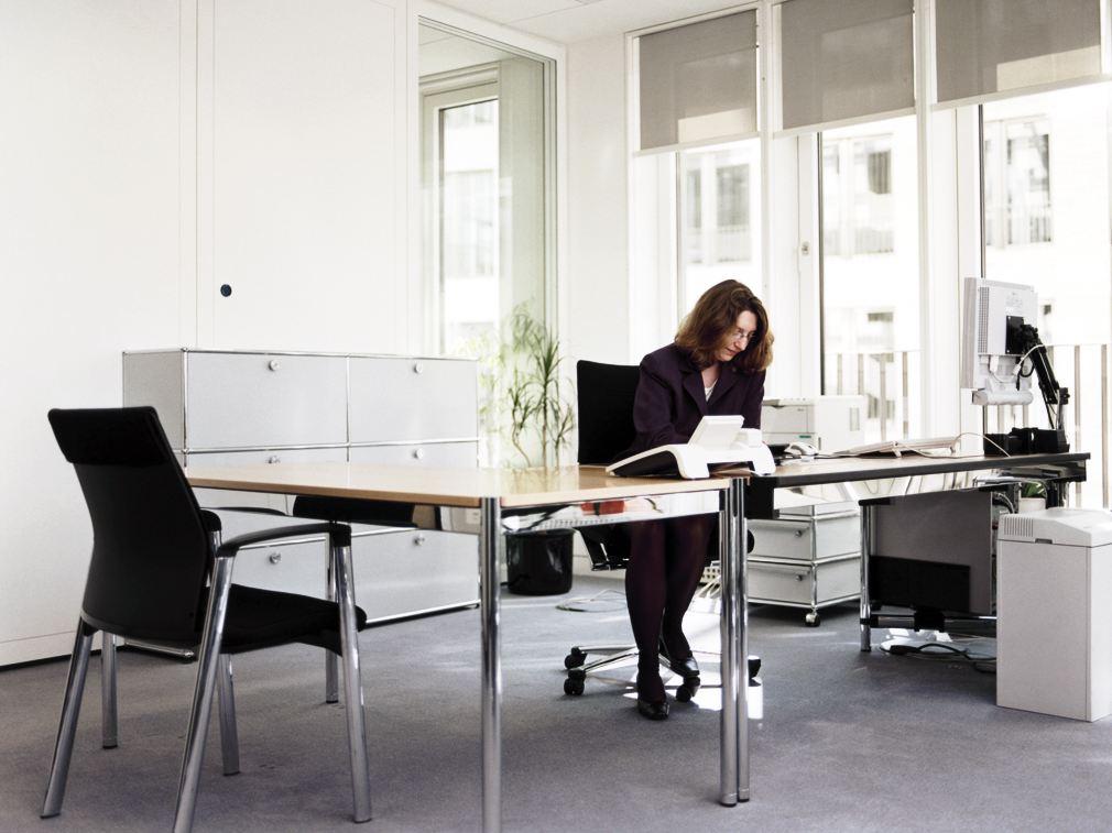 Rectangular wood veneer executive desk | Haller Individual Workstation Table by USM