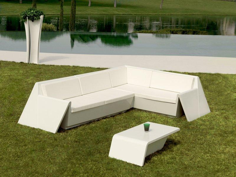 Modular sectional garden sofa | Rest by Vondom