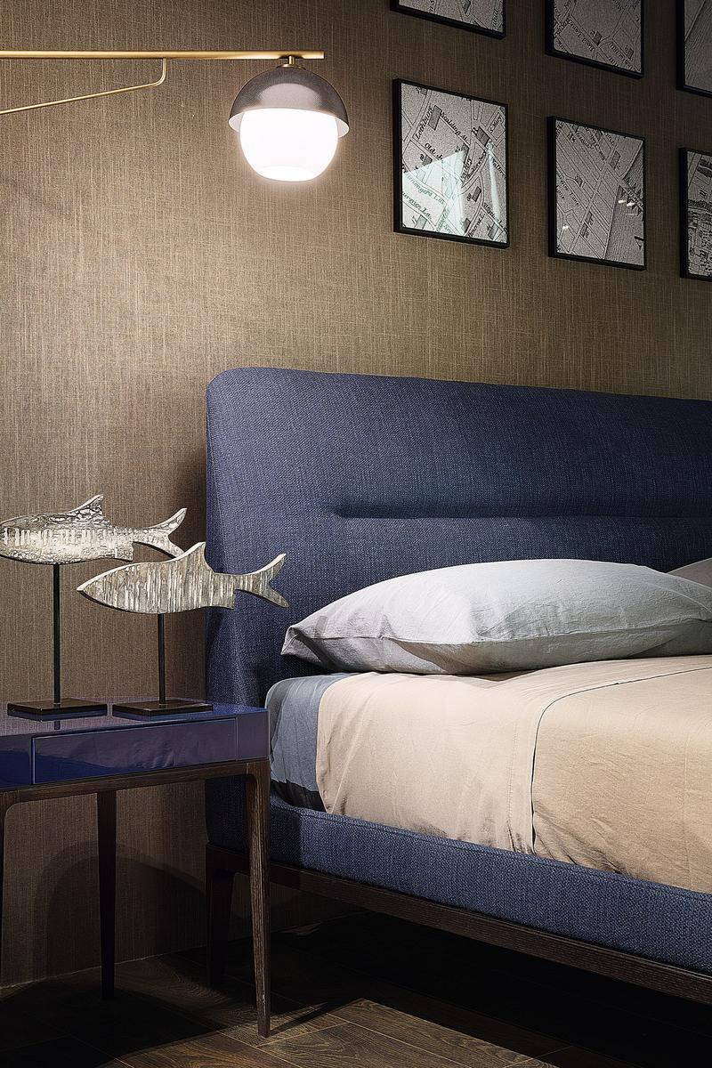 Solid wood bedside table | Vic by Lema