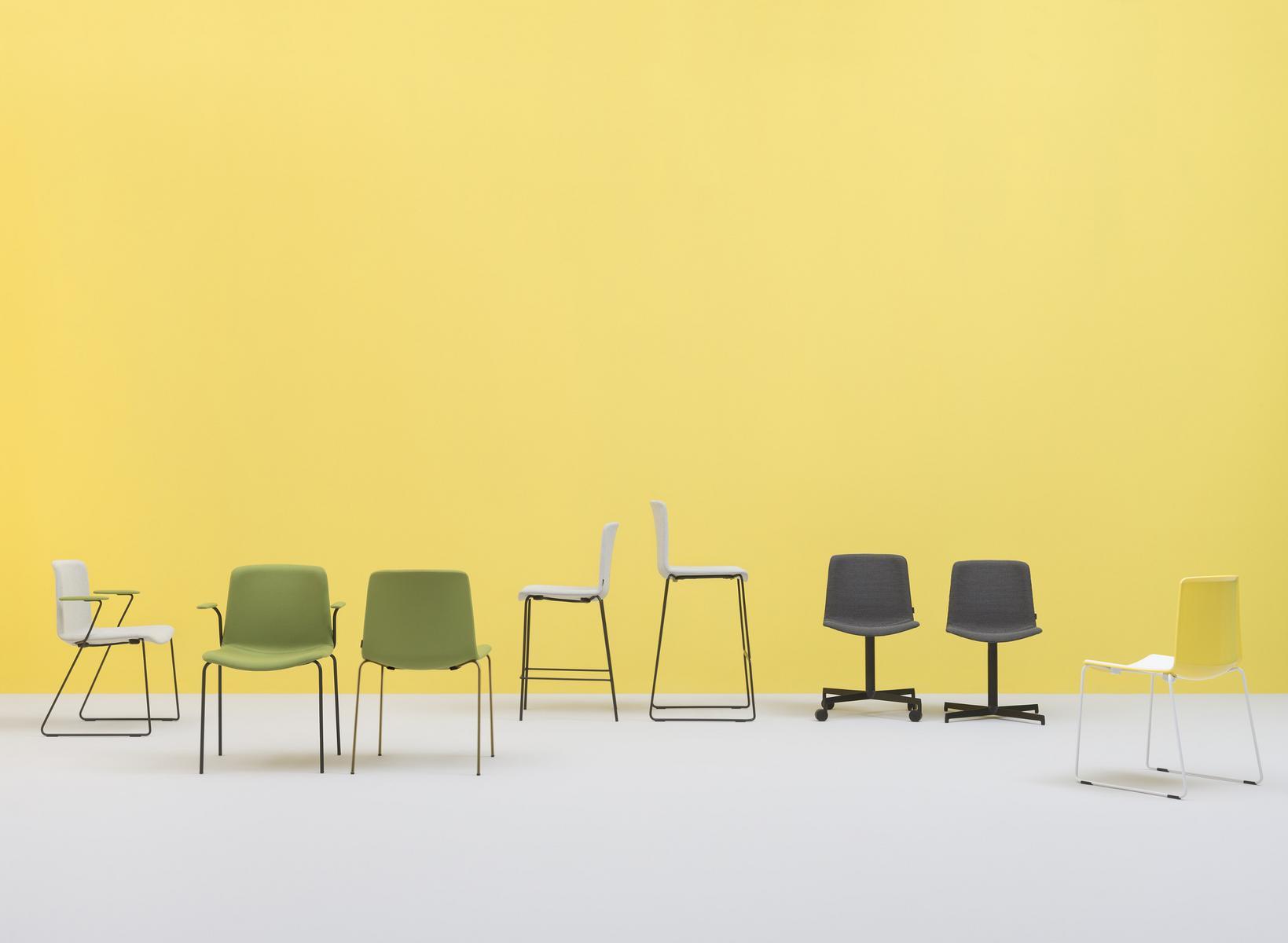 High polypropylene stool with footrest | Tweet 896 by Pedrali