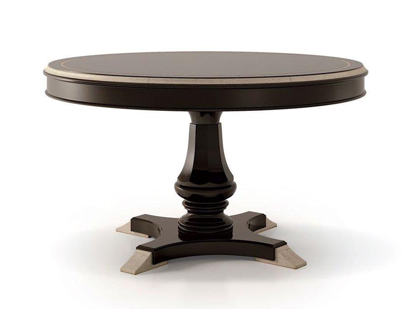 Round wooden table with 4-star base | 6306 by Carpanese home