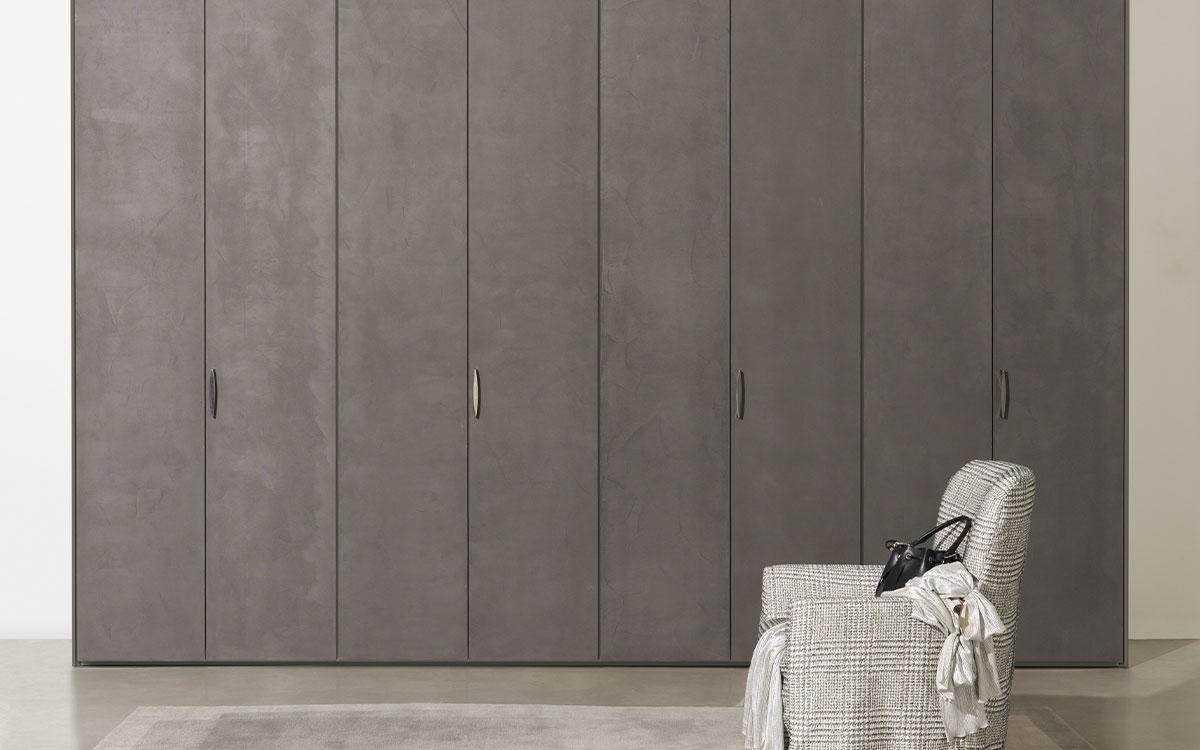 Sectional wardrobe with folding doors | Guardaroba 16.32 by Flou