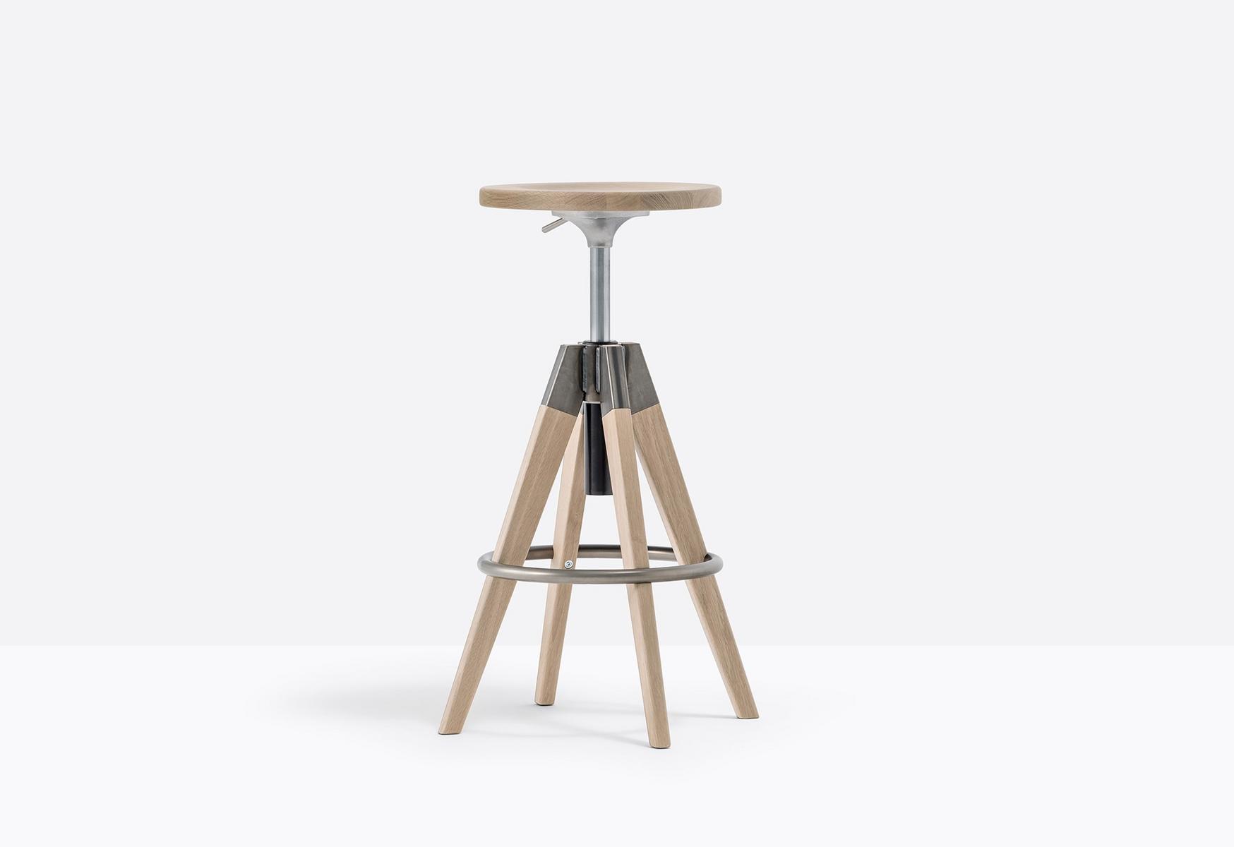 Swivel oak stool with gas lift | Arki-stool Arkw6 by Pedrali