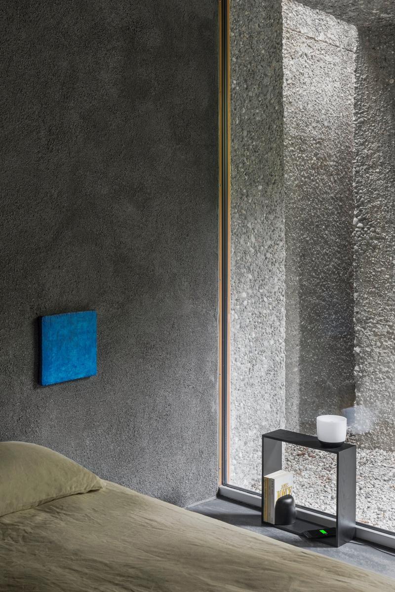 LED direct light table lamp | Gaku Wire by Flos