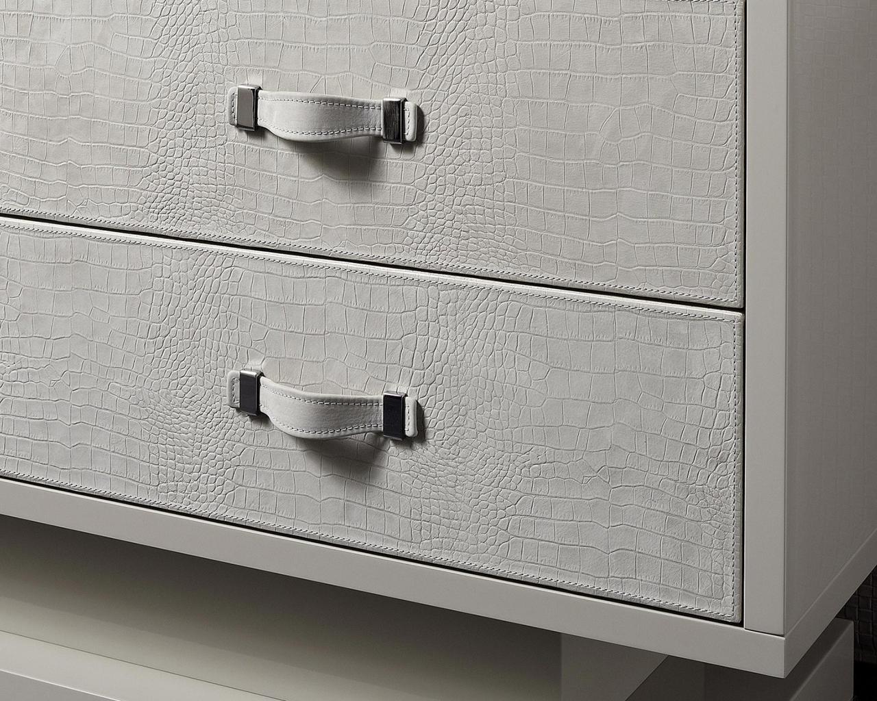 Leather chest of drawers in a luxury style | Parigi by Rugiano