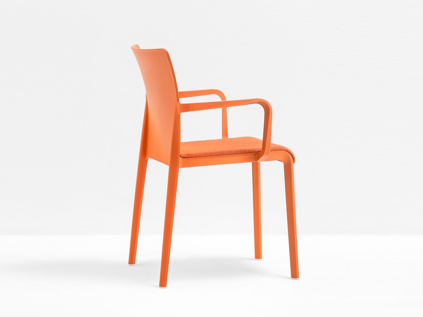 Stackable plastic chair with armrests | Volt 674 by Pedrali