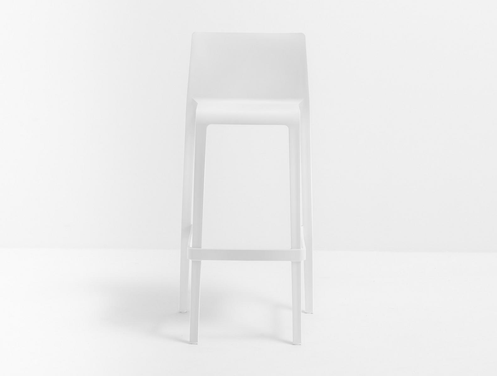 Stackable polypropylene stool | Volt 678 by Pedrali