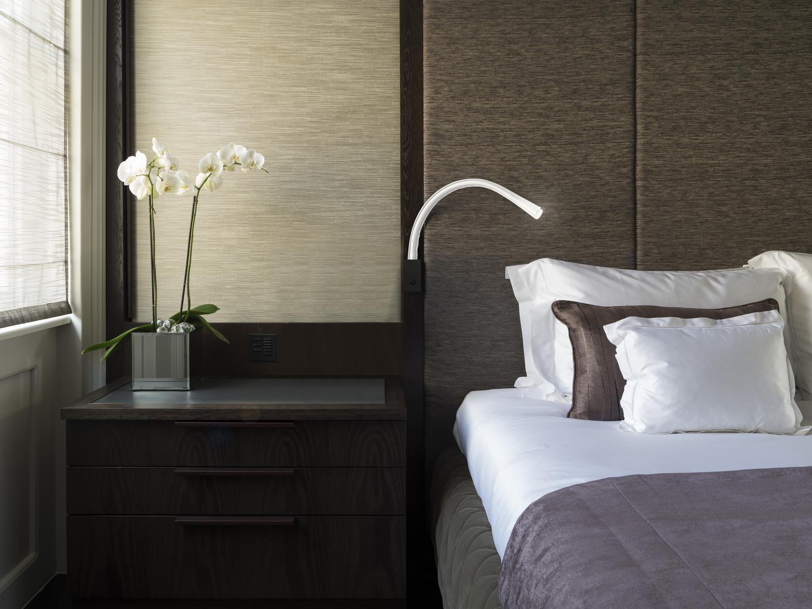 LED leather reading lamp | Flexiled Leather by Contardi