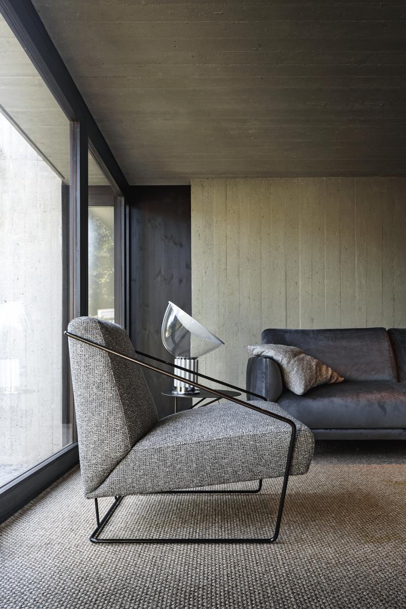 Armchair with armrests | Moscova by Nicoline