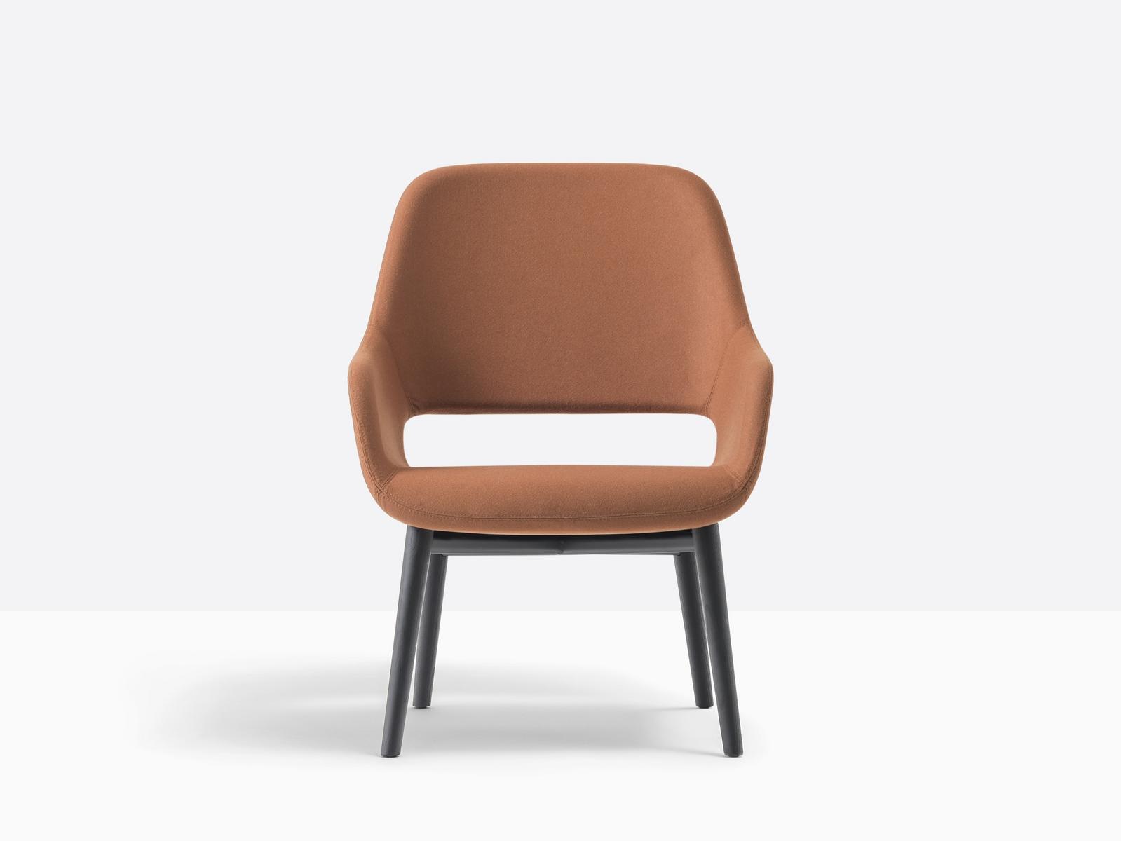 Upholstered fabric easy chair with armrests | Babila Comfort 2759 by Pedrali