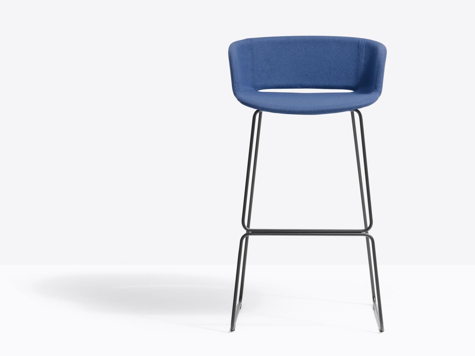 Sled base fabric stool with back | Babila 2748/2 by Pedrali