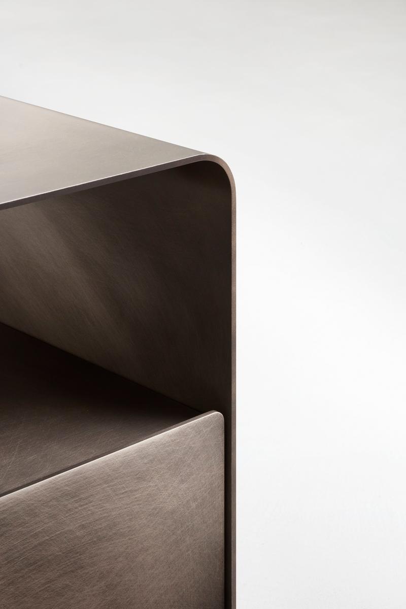 Rectangular metal bedside table with drawers | Foglio by Flou