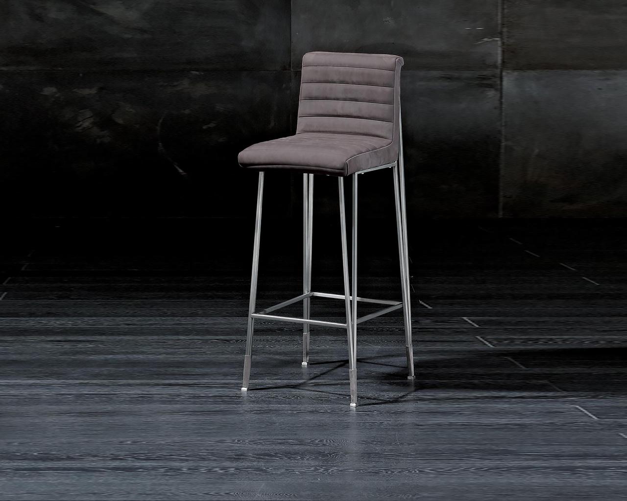 Nabuk chair in a classic style | Yuki by Rugiano