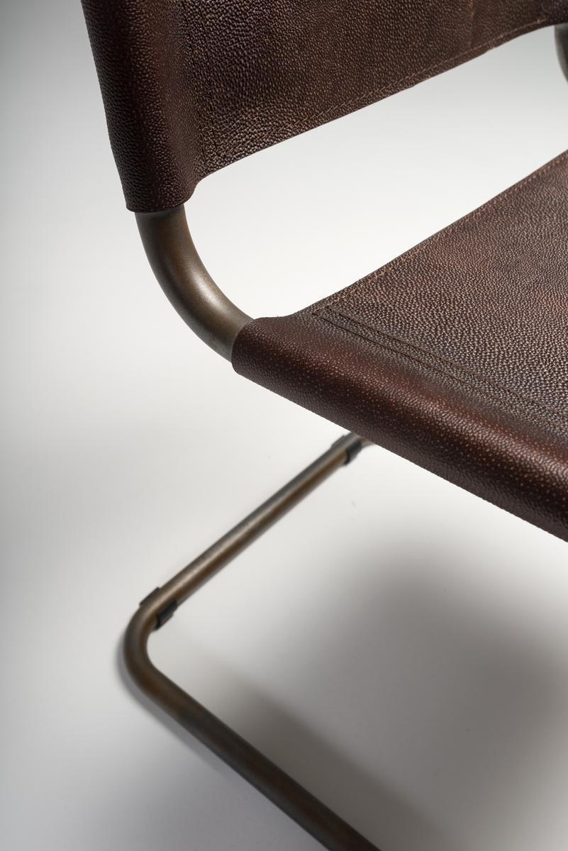 Cantilever Corten™ and tanned leather chair with armrests | Meccanica by Mantellassi 1926
