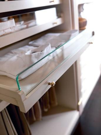 Custom wooden walk-in wardrobe | Romanza by Martini interiors