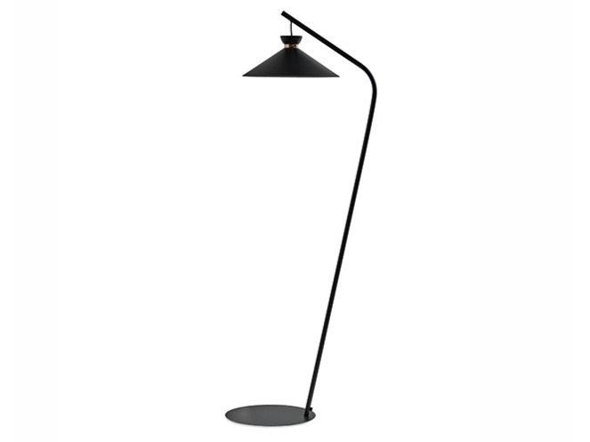 Direct light painted metal floor lamp | Japan by Midj