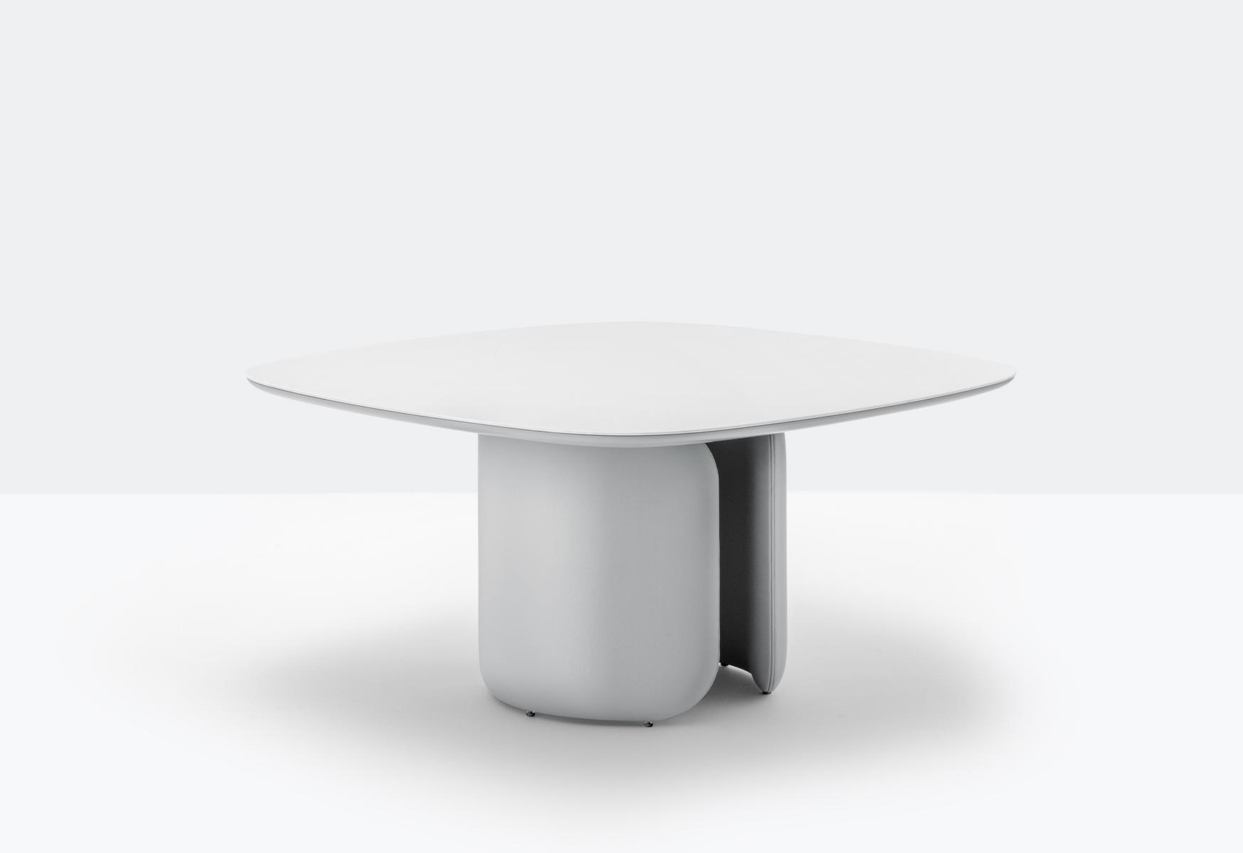 Table with rigid polyurethane foam base | Elinor 150*150 by Pedrali