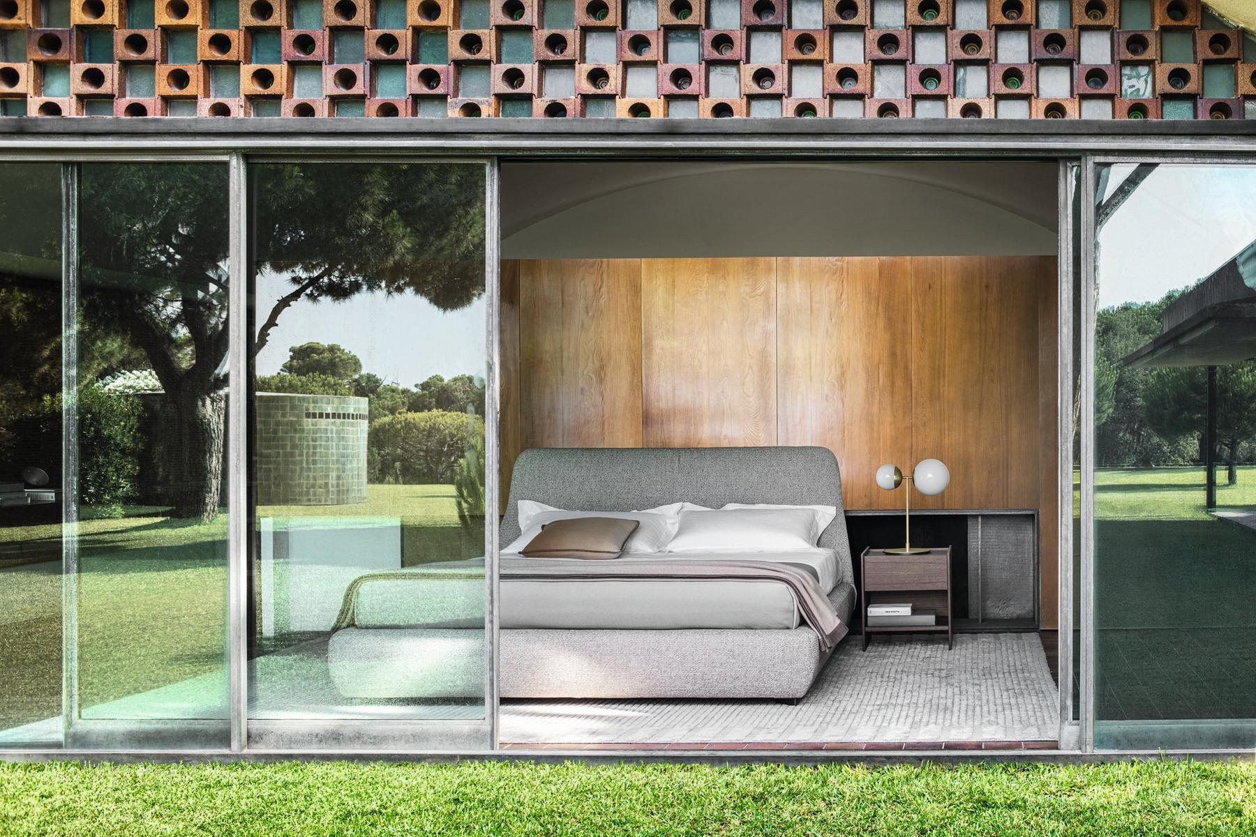 Fabric storage bed with upholstered headboard | Greenwich by Molteni