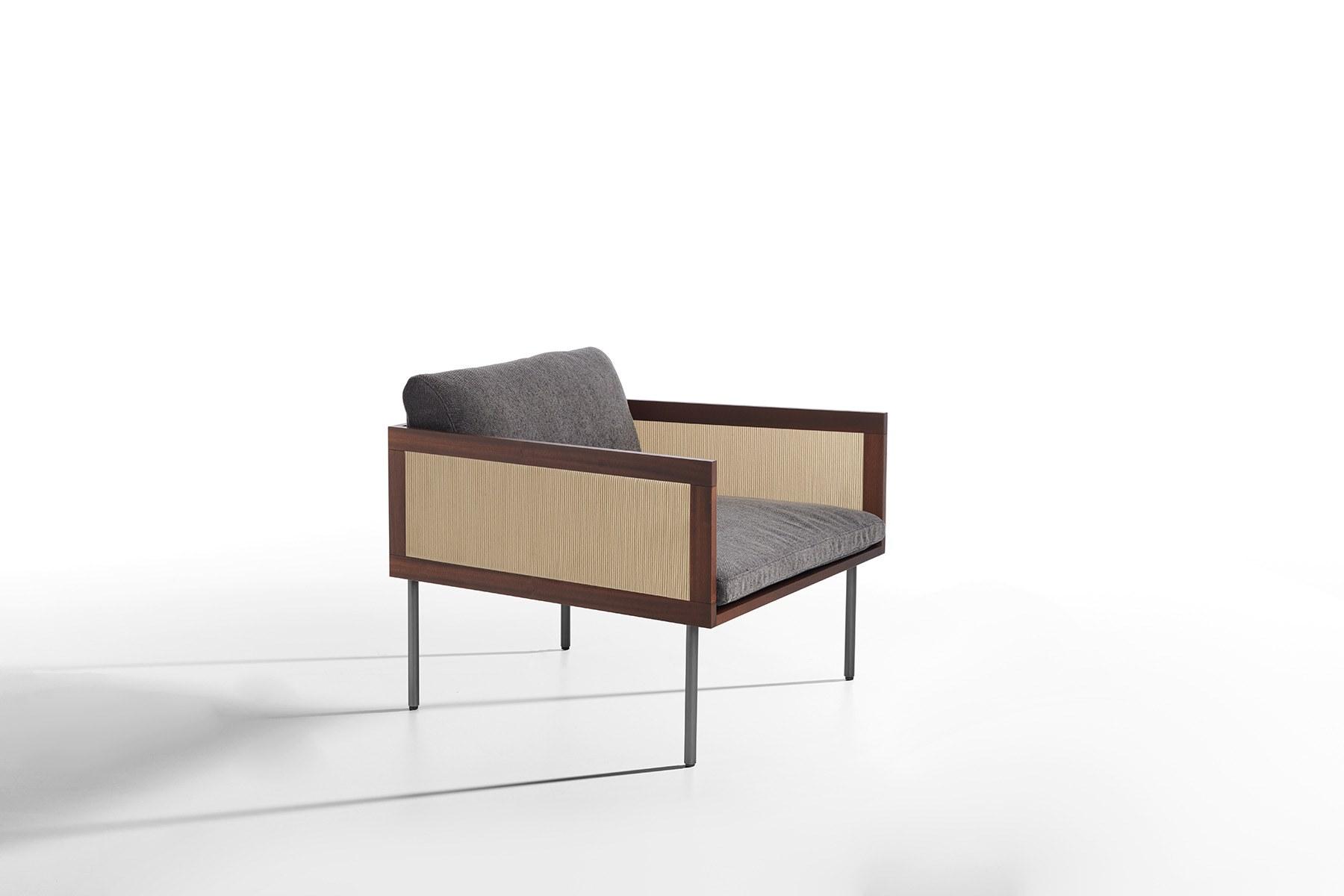 Armchair with armrests | Loom by Potocco