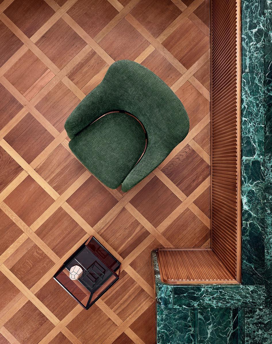 Fabric armchair with armrests | D.151.4 by Molteni