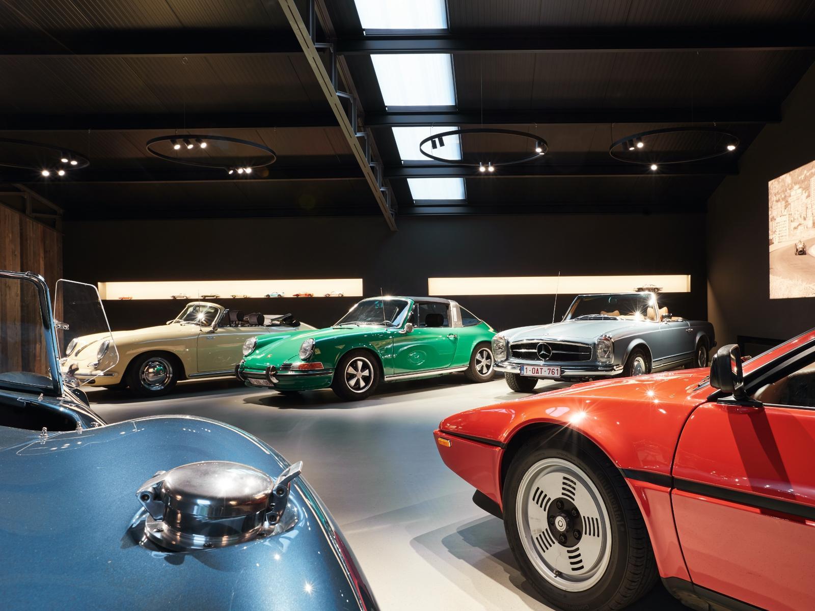 LED pendant lamp | Superloop Mdl by Delta light