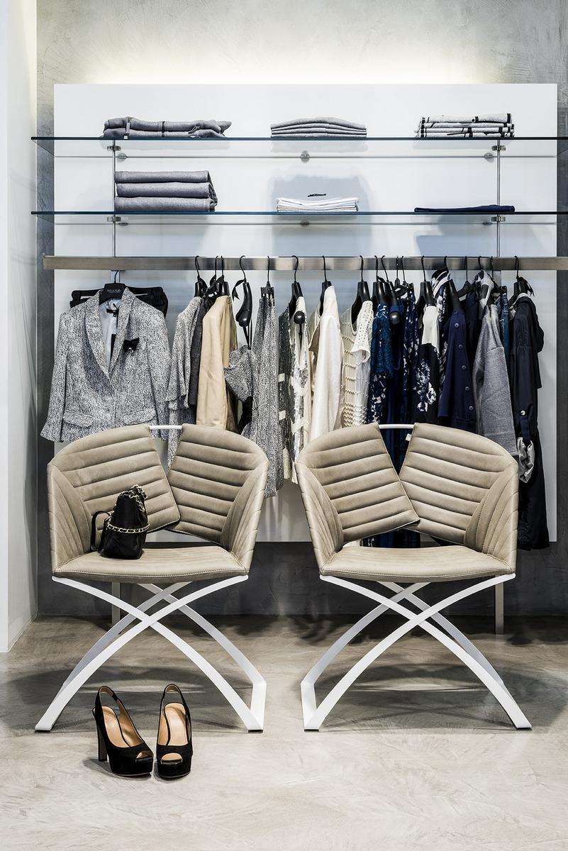 Sled base upholstered chair | Portofino by Midj