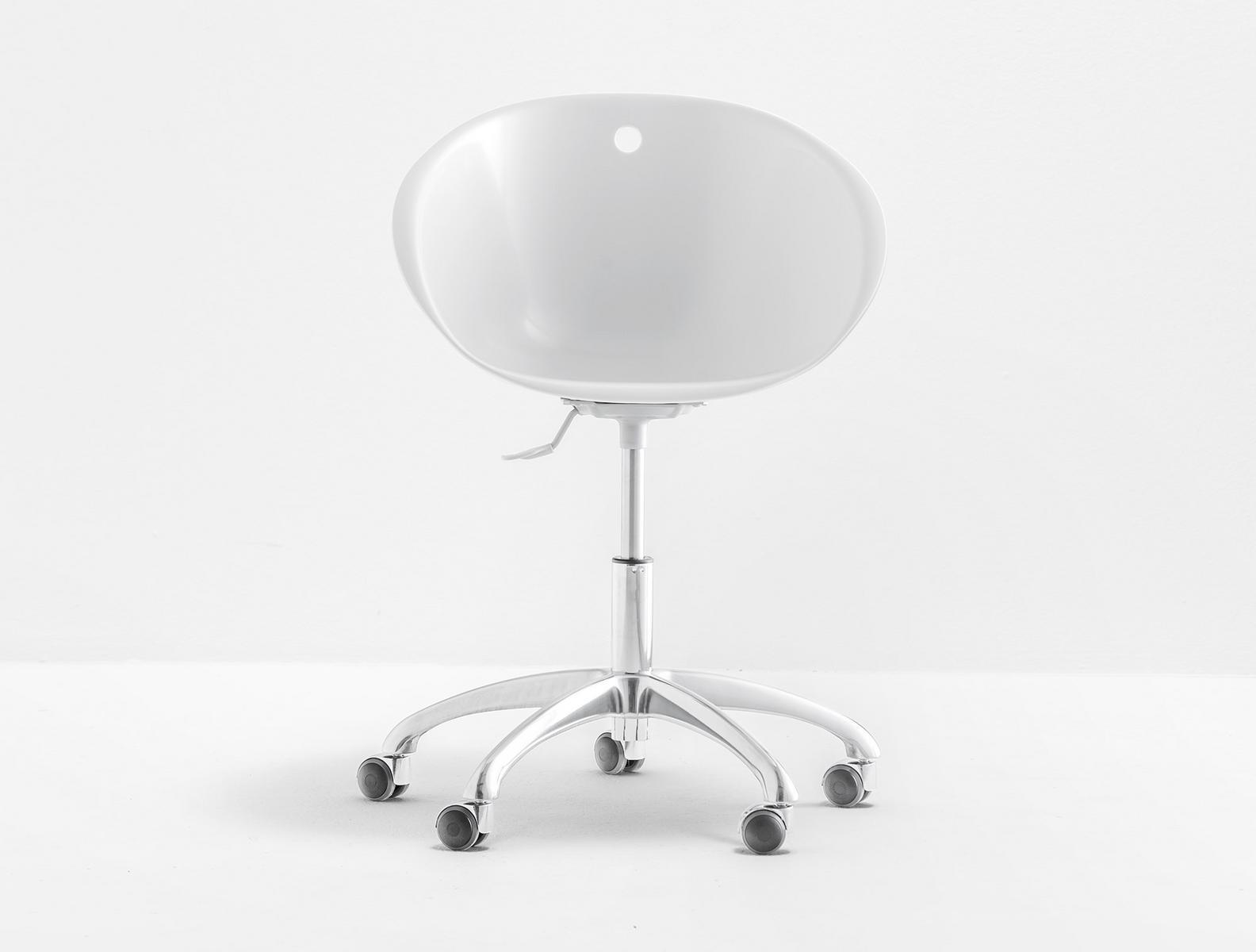 Polycarbonate office chair with 5-Spoke base with castors | Gliss 961 by Pedrali